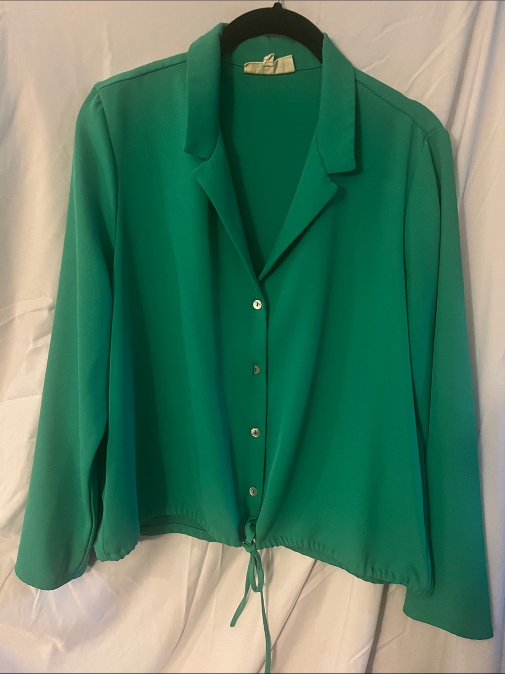 MELLODAY Emerald Green Button-Front Tie-Hem Blouse